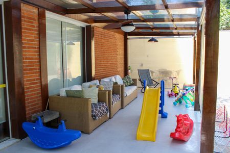 Casa à venda com 412m², 4 quartos e 4 vagas Casa à venda com 412m², 4 quartos e 4 vagasVaranda da Sala