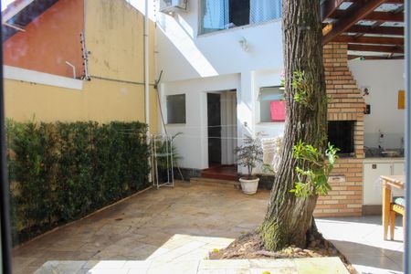 Casa à venda com 412m², 4 quartos e 4 vagas Casa à venda com 412m², 4 quartos e 4 vagasVista do Quarto 4