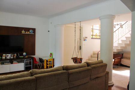 Casa à venda com 412m², 4 quartos e 4 vagas Casa à venda com 412m², 4 quartos e 4 vagasSala