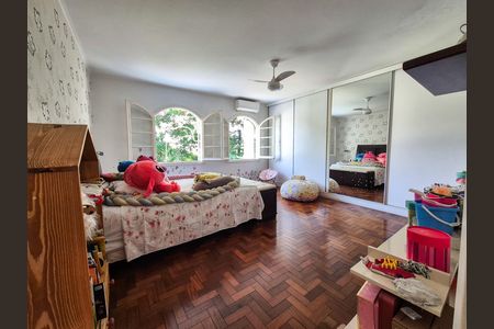 Casa à venda com 412m², 4 quartos e 4 vagas Casa à venda com 412m², 4 quartos e 4 vagasSuíte 2