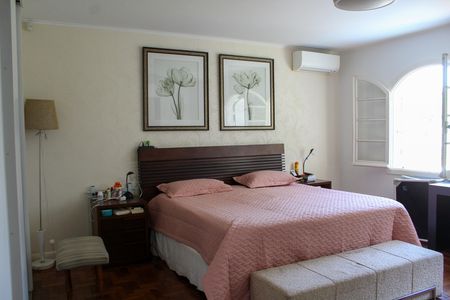 Casa à venda com 412m², 4 quartos e 4 vagas Casa à venda com 412m², 4 quartos e 4 vagasSuíte 1