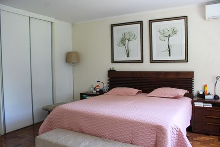 Casa à venda com 412m², 4 quartos e 4 vagas Casa à venda com 412m², 4 quartos e 4 vagasSuíte 1