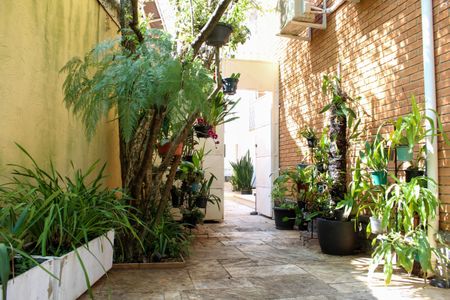 Casa à venda com 412m², 4 quartos e 4 vagas Casa à venda com 412m², 4 quartos e 4 vagasQuintal