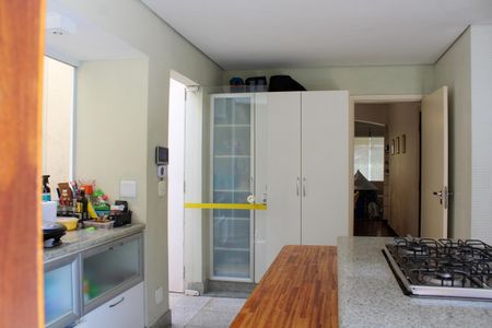 Casa à venda com 412m², 4 quartos e 4 vagas Casa à venda com 412m², 4 quartos e 4 vagasCozinha