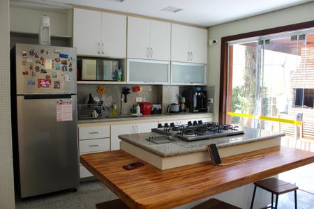 Casa à venda com 412m², 4 quartos e 4 vagas Casa à venda com 412m², 4 quartos e 4 vagasCozinha