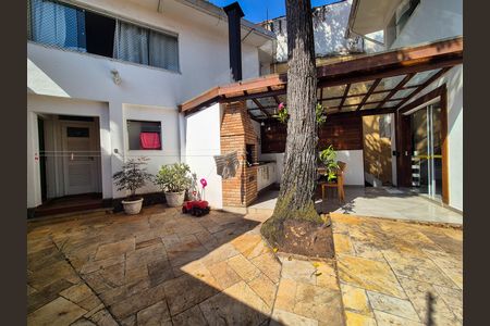 Casa à venda com 412m², 4 quartos e 4 vagas Casa à venda com 412m², 4 quartos e 4 vagasQuintal