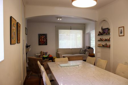 Casa à venda com 412m², 4 quartos e 4 vagas Casa à venda com 412m², 4 quartos e 4 vagasSala de Jantar