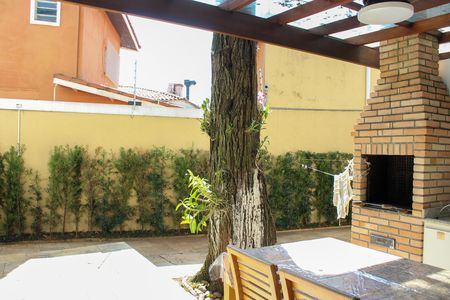 Casa à venda com 412m², 4 quartos e 4 vagas Casa à venda com 412m², 4 quartos e 4 vagasChurrasqueira integrada com a cozinha
