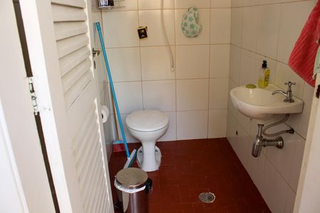 Casa à venda com 412m², 4 quartos e 4 vagas Casa à venda com 412m², 4 quartos e 4 vagasBanheiro 5 - Área Externa