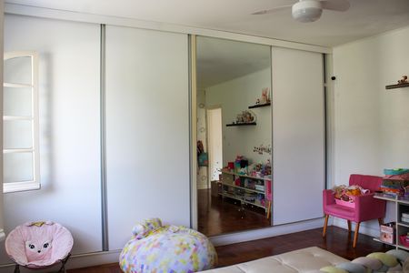 Casa à venda com 412m², 4 quartos e 4 vagas Casa à venda com 412m², 4 quartos e 4 vagasSuíte 2