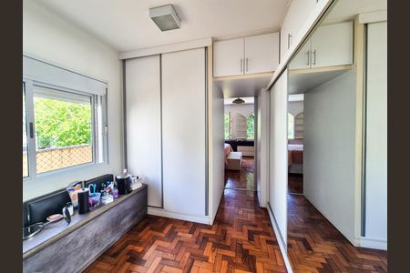 Casa à venda com 412m², 4 quartos e 4 vagas Casa à venda com 412m², 4 quartos e 4 vagasSuíte 1 - Closet