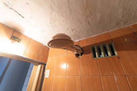 Banheiro  de casa para alugar com 2 quartos, 40m² em Vila Brasilina, São Paulo