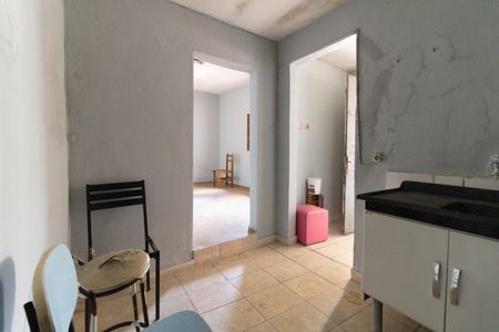 Cozinha  de casa para alugar com 1 quarto, 24m² em Vila Brasilina, São Paulo