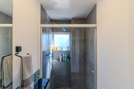 Apartamento à venda com 107m², 2 quartos e sem vagaBanheiro da Suíte