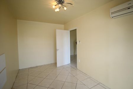 Quarto 1 de apartamento para alugar com 1 quarto, 45m² em Humaitá, Porto Alegre