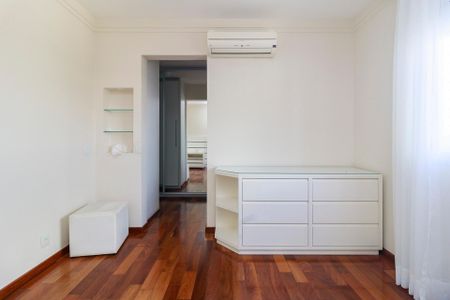 Apartamento à venda com 143m², 3 quartos e 5 vagasSuíte 1