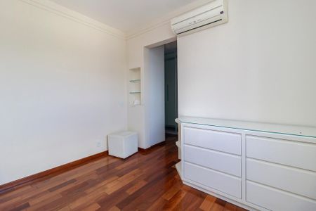 Apartamento à venda com 143m², 3 quartos e 5 vagasSuíte 1