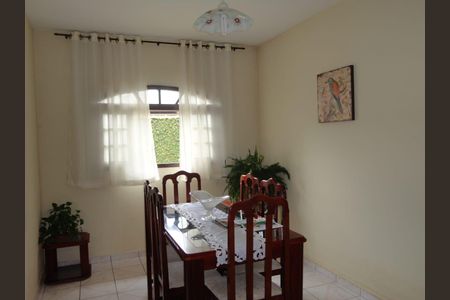 Casa para alugar com 5000m², 3 quartos e 15 vagasSala