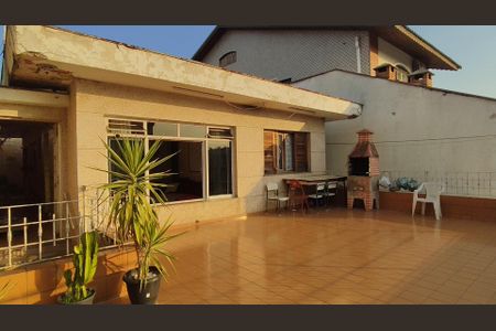 Casa para alugar com 237m², 3 quartos e 6 vagas