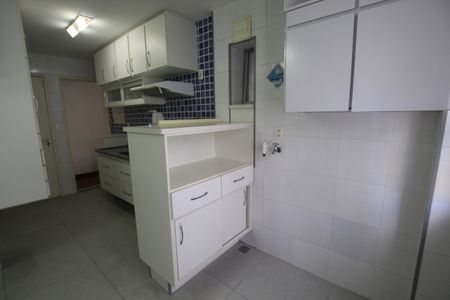 Apartamento à venda com 83m², 2 quartos e 1 vagaCozinha e Área de Serviço