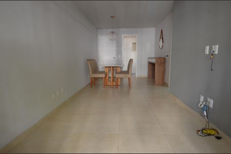 Sala de apartamento para alugar com 3 quartos, 68m² em Jardim Sulacap, Rio de Janeiro