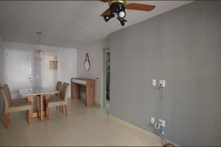 Sala de apartamento para alugar com 3 quartos, 68m² em Jardim Sulacap, Rio de Janeiro