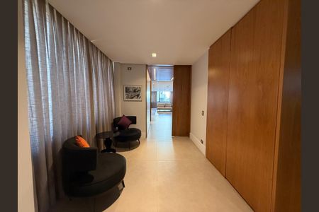 Apartamento à venda com 274m², 2 quartos e 2 vagas