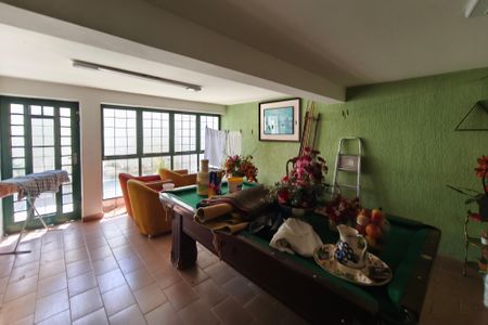 Casa para alugar com 279m², 5 quartos e 4 vagasCômodo extra