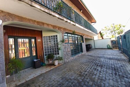 Casa para alugar com 279m², 5 quartos e 4 vagasQuintal - Garagem