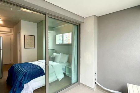 Apartamento à venda com 24m², 1 quarto e sem vagaQuarto com cama simples, com uma janela pequena e iluminação boa.