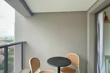 Apartamento à venda com 24m², 1 quarto e sem vagaVaranda com vista para a cidade, com mesa e cadeiras, com janelas grandes e iluminação boa.