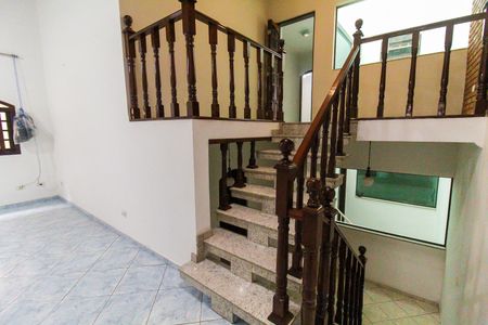 Casa para alugar com 322m², 5 quartos e 8 vagasEscada