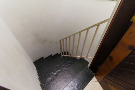 Casa para alugar com 322m², 5 quartos e 8 vagasEscada