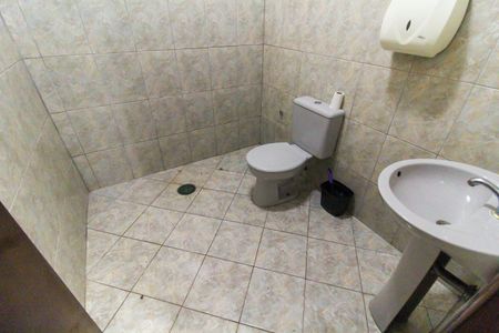 Casa para alugar com 322m², 5 quartos e 8 vagasBanheiro de Serviço