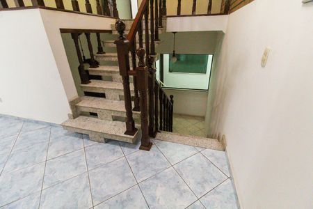 Casa para alugar com 322m², 5 quartos e 8 vagasEscada