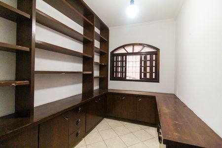 Casa para alugar com 322m², 5 quartos e 8 vagasQuarto 5 - Escritório