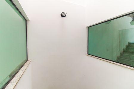 Casa para alugar com 322m², 5 quartos e 8 vagasEscada