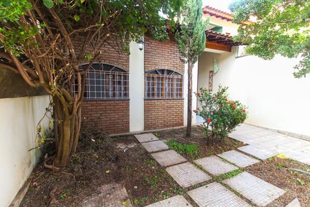 Casa para alugar com 322m², 5 quartos e 8 vagasQuintal