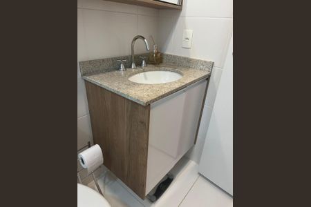 Banheiro de apartamento para alugar com 2 quartos, 69m² em Barra Olímpica, Rio de Janeiro