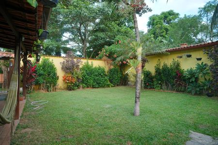 Casa de condomínio para alugar com 250m², 2 quartos e 3 vagasQuintal