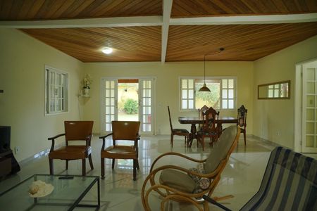 Casa de condomínio para alugar com 250m², 2 quartos e 3 vagasSala