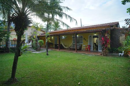 Casa de condomínio para alugar com 250m², 2 quartos e 3 vagasQuintal