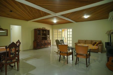 Sala de casa de condomínio para alugar com 2 quartos, 250m² em Itaipuaçu, Maricá
