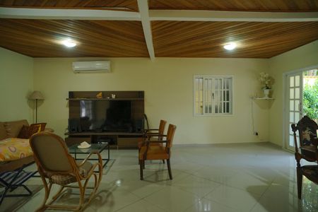Sala de casa de condomínio para alugar com 2 quartos, 250m² em Itaipuaçu, Maricá