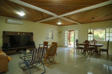 Sala de casa de condomínio para alugar com 2 quartos, 250m² em Itaipuaçu, Maricá