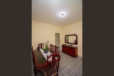 Casa para alugar com 360m², 4 quartos e 6 vagas Casa para alugar com 360m², 4 quartos e 6 vagasCopa