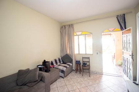 Sala de casa à venda com 4 quartos, 360m² em Industrial, Contagem