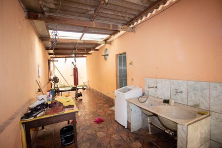 Casa para alugar com 360m², 4 quartos e 6 vagas Casa para alugar com 360m², 4 quartos e 6 vagasCozinha e Área de Serviço