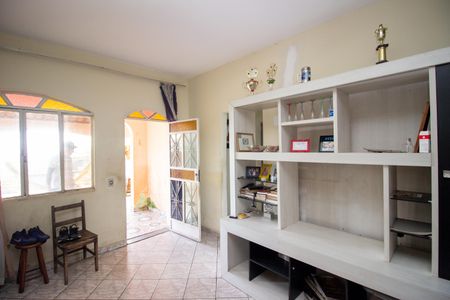 Sala de casa à venda com 4 quartos, 360m² em Industrial, Contagem