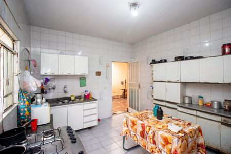 Casa para alugar com 360m², 4 quartos e 6 vagas Casa para alugar com 360m², 4 quartos e 6 vagasCozinha e Área de Serviço